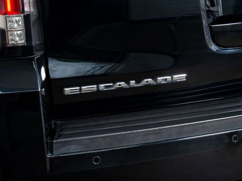 Used 2017 Cadillac Escalade Luxury image 23