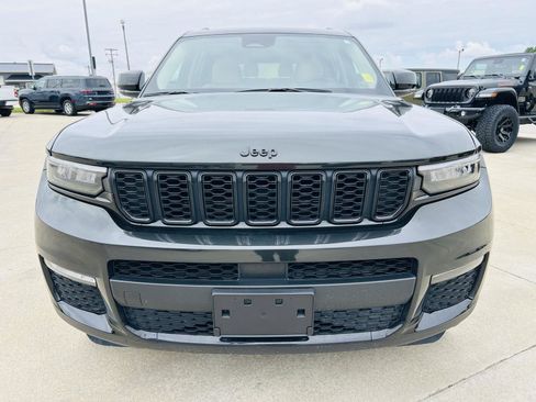 Used 2022 Jeep Grand Cherokee L Limited w/ Black Appearance Package AWD/4WD image 37