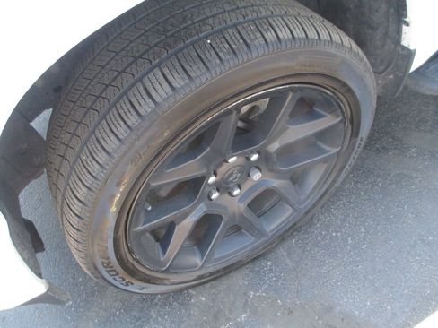 Used 2023 RAM 1500 Laramie AWD/4WD image 15