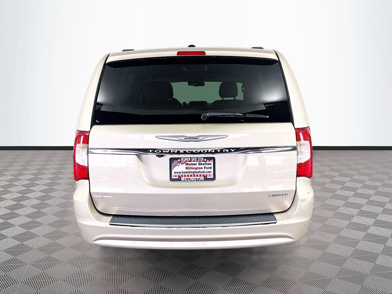 Used 2012 Chrysler Town & Country Touring w/ Entertainment Group #1 FWD image 6