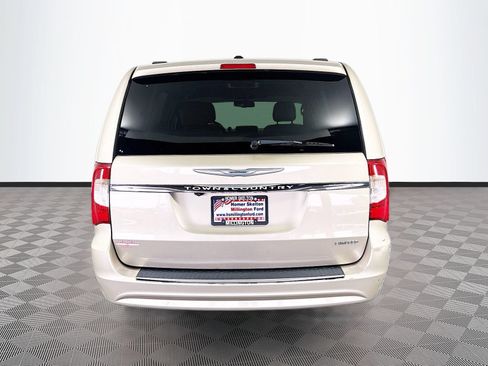 Used 2012 Chrysler Town & Country Touring w/ Entertainment Group #1 FWD image 6