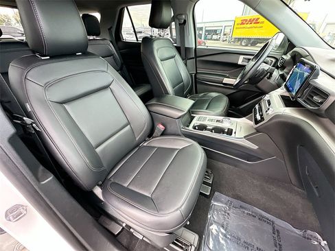 Used 2021 Ford Explorer XLT w/ Equipment Group 202A image 29