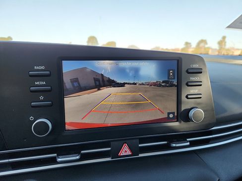 Used 2023 Hyundai Elantra SEL image 18