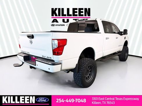 Used 2021 Nissan Titan SV w/ SV Convenience Package image 8