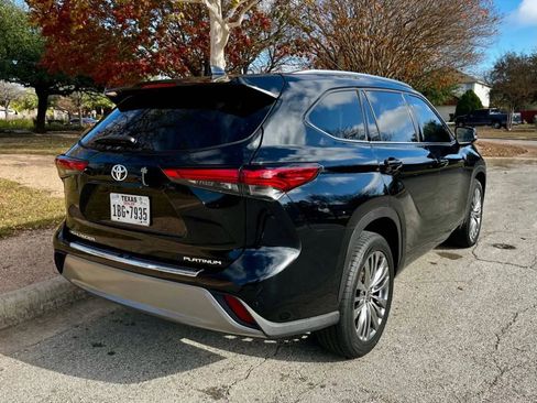 Used 2022 Toyota Highlander Platinum image 7