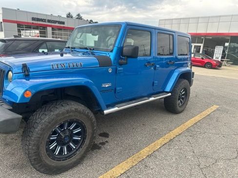 Used 2015 Jeep Wrangler Unlimited Sahara w/ Mopar Chrome Edition Group AWD/4WD image 2