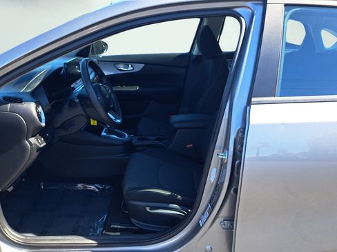 Used 2024 Kia Forte LXS w/ LXS Technology Package FWD image 10