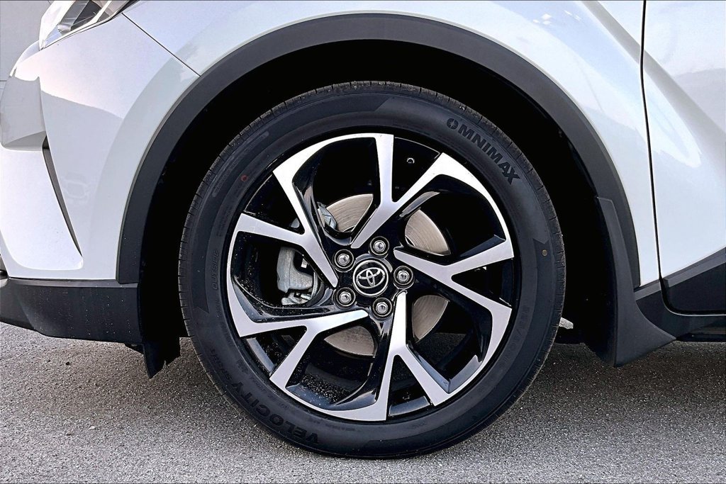 Used 2019 Toyota C-HR XLE FWD image 34