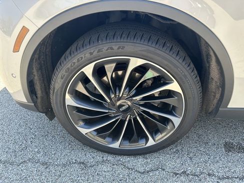 Used 2023 Lincoln Aviator Reserve w/ Equipment Group 201A AWD/4WD image 9