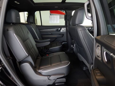 Used 2025 Buick Enclave Avenir w/ Super Cruise Package image 26