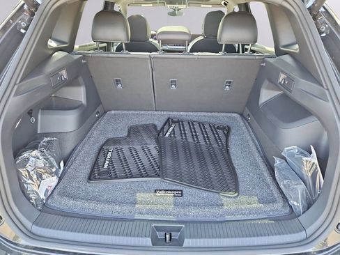 Certified 2026 Volkswagen Tiguan SE R-Line AWD/4WD image 34