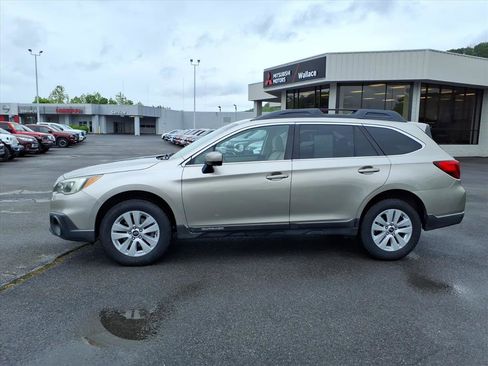 Used 2016 Subaru Outback 2.5i Premium AWD/4WD image 2