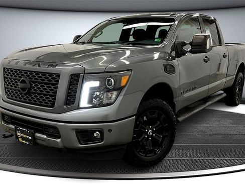 Used 2019 Nissan Titan SV w/ SV Convenience Package image 3