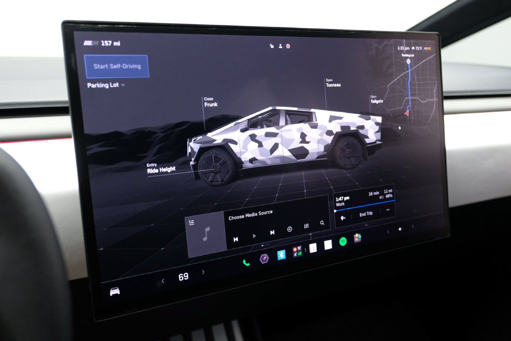 Used 2024 Tesla Cybertruck AWD Crew Cab image 26