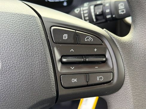 Used 2024 Hyundai Venue SE image 25