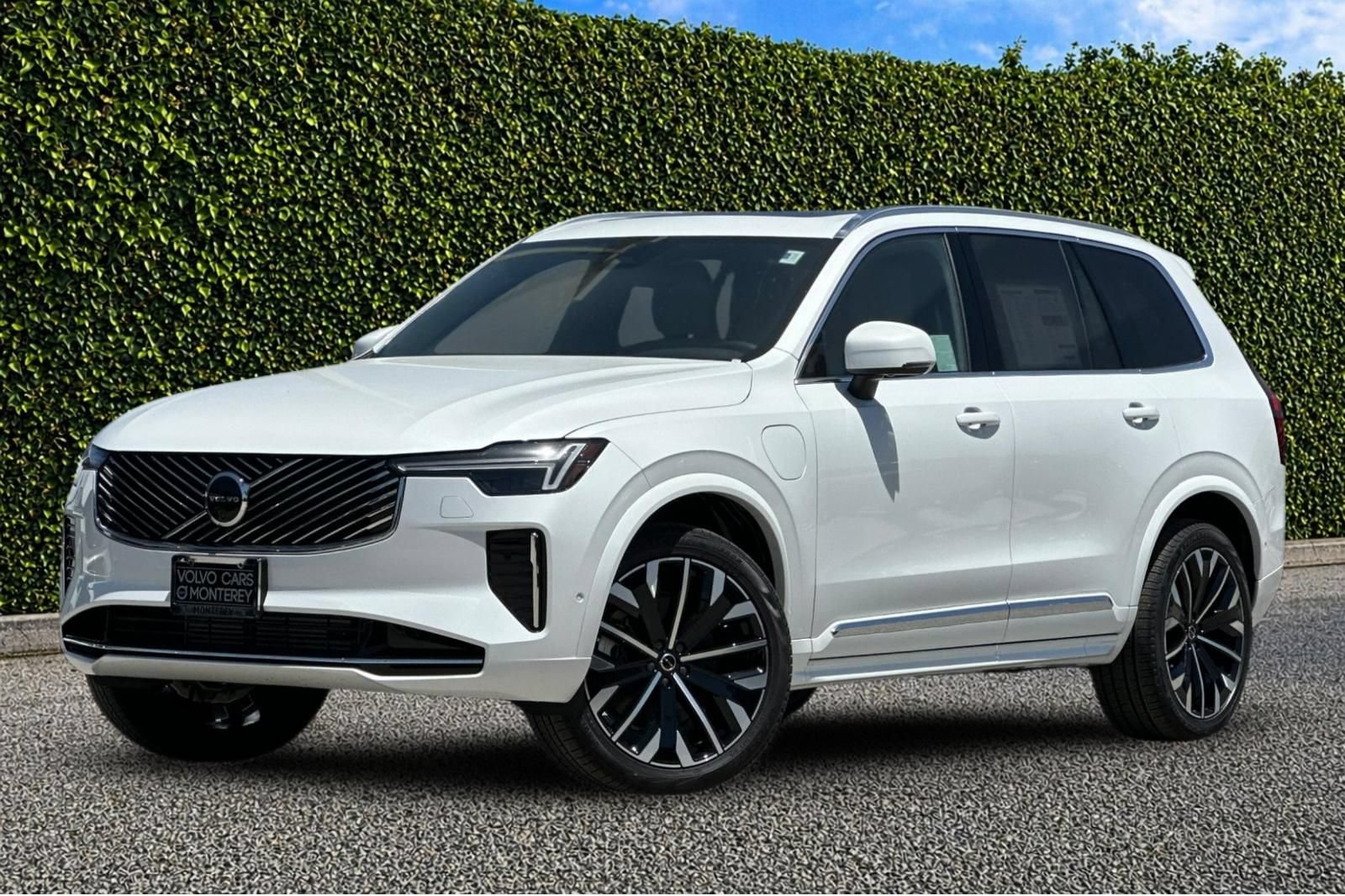 New 2026 Volvo XC90 T8 Plus w/ Protection Package Premier AWD/4WD image 1