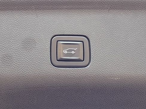 Used 2022 Chevrolet Suburban Premier AWD/4WD image 25