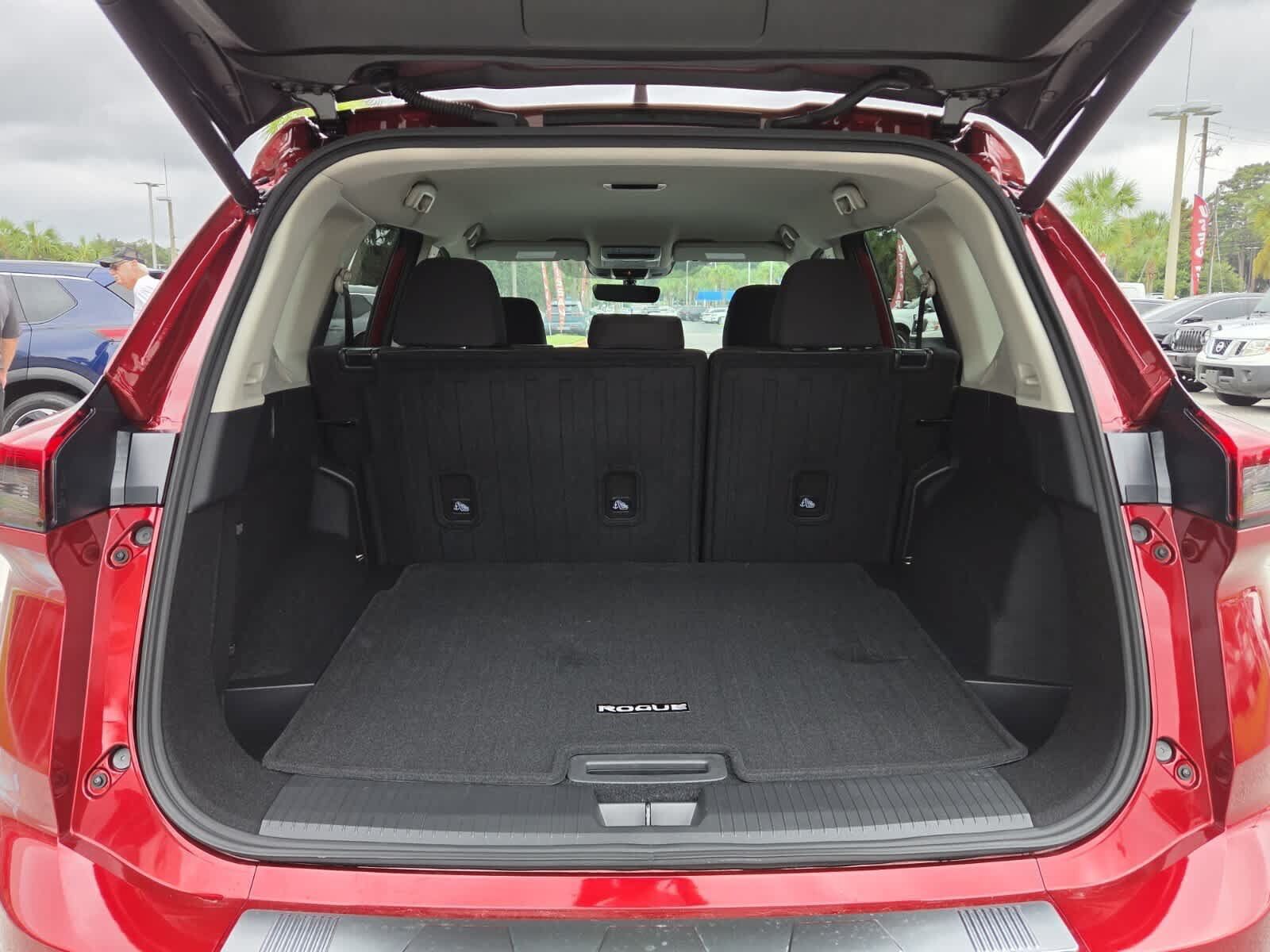 Used 2026 Nissan Rogue SV FWD image 6