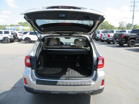 Used 2017 Subaru Outback 3.6R Limited AWD/4WD image 8