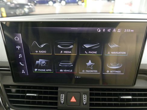 Used 2023 Audi Q5 2.0T Premium w/ Convenience Package image 16