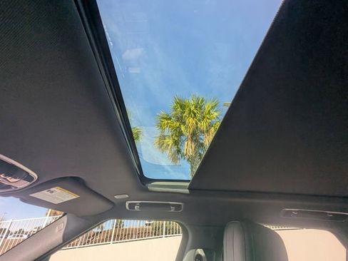 Used 2025 Land Rover Range Rover Sport Dynamic SE image 18