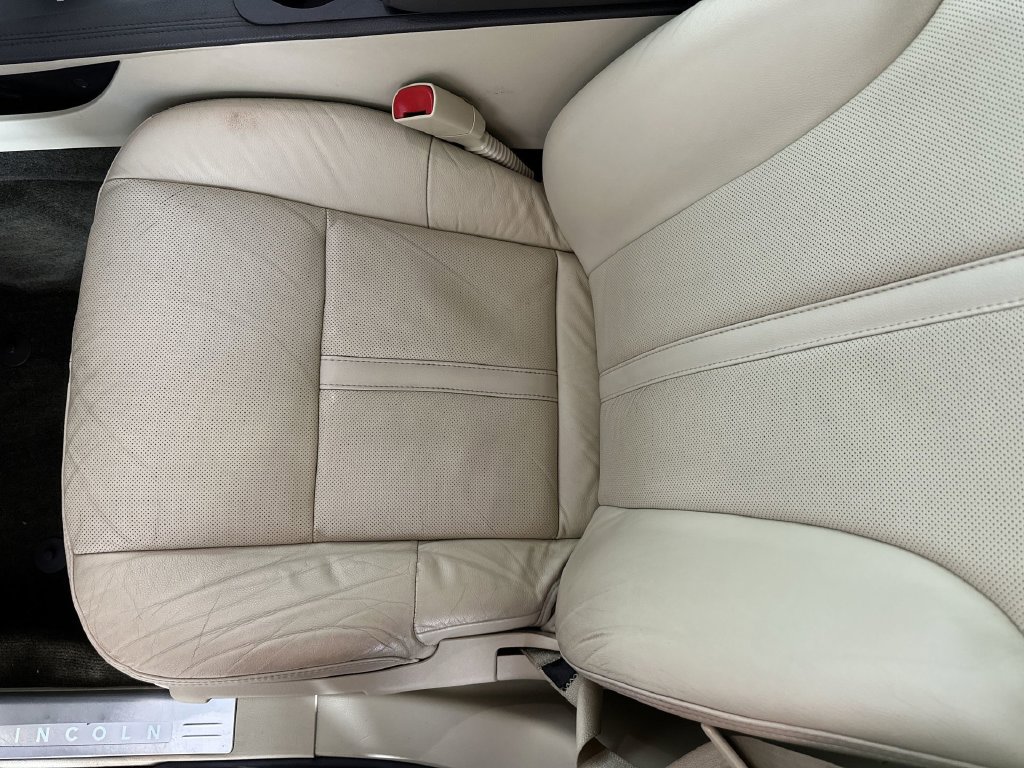 Used 2017 Lincoln MKT FWD image 23
