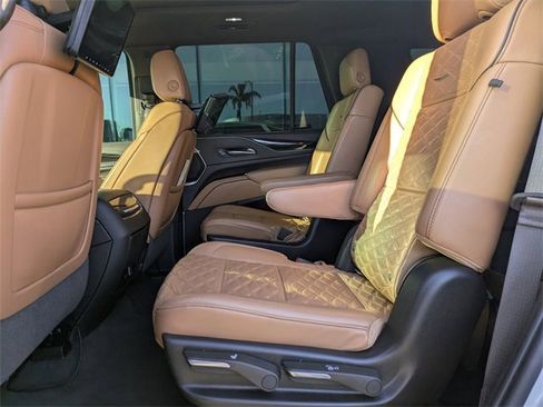 Used 2022 Cadillac Escalade Premium Luxury image 15