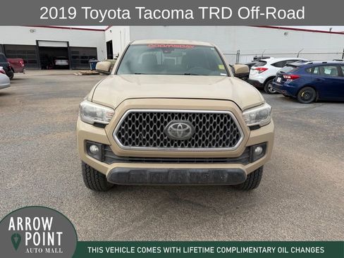 Used 2019 Toyota Tacoma TRD Off-Road image 2