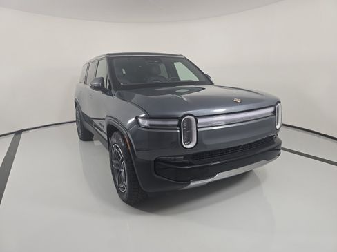 Used 2025 Rivian R1S Adventure image 7