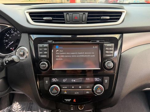 Used 2016 Nissan Rogue SV w/ SV Premium Package FWD image 15