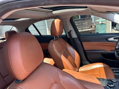 Used 2019 Alfa Romeo Giulia AWD w/ Quick Order Package 22J Sport image 18
