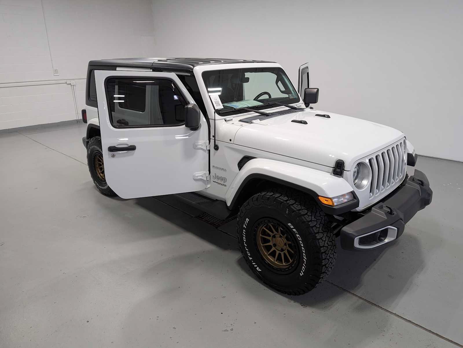 Used 2022 Jeep Wrangler Unlimited Sahara AWD/4WD image 16