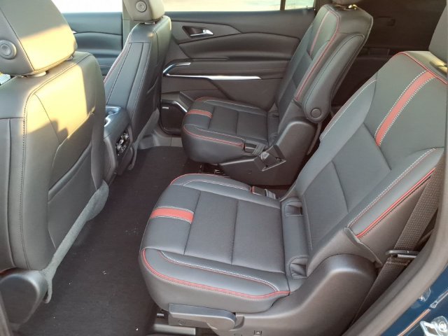 New 2027 Chevrolet Traverse RS w/ LPO, Floor Liner Package AWD/4WD image 9