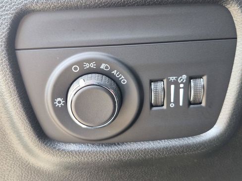 Used 2026 Jeep Grand Cherokee L Laredo RWD image 21