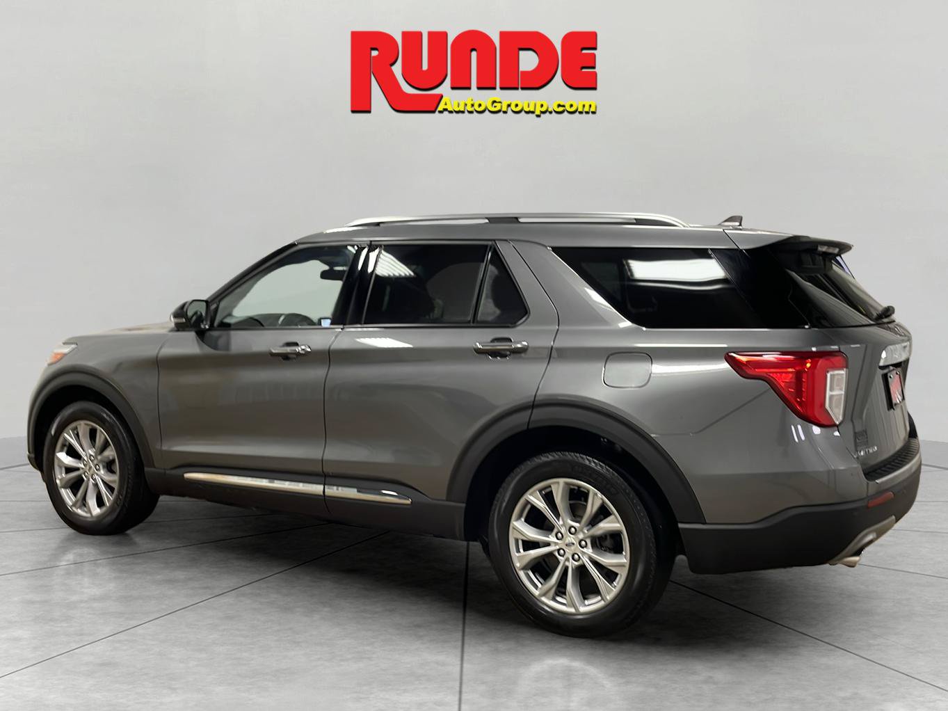 Used 2023 Ford Explorer Limited AWD/4WD image 3