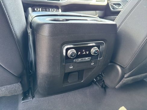 Used 2023 GMC Yukon SLT image 38