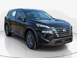 Used 2025 Nissan Rogue S FWD video 1