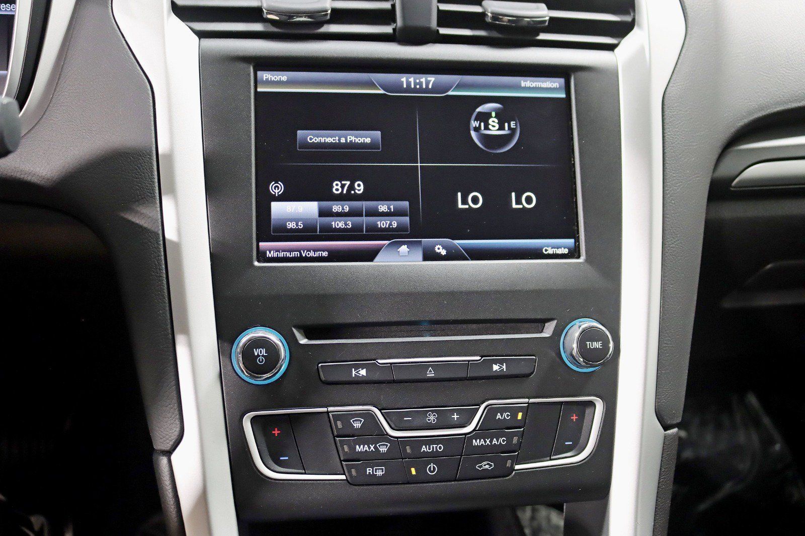 Used 2016 Ford Fusion SE FWD image 17