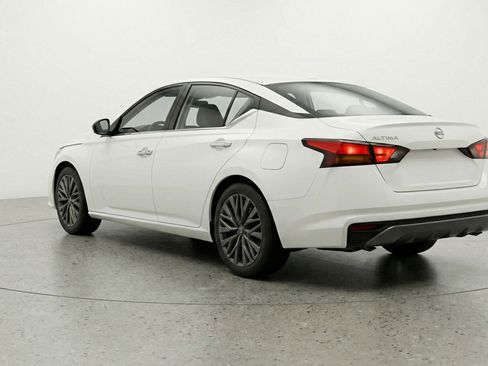 Used 2025 Nissan Altima 2.5 SV FWD image 6