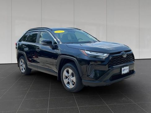 Used 2022 Toyota RAV4 XLE w/ Convenience Package AWD/4WD image 7