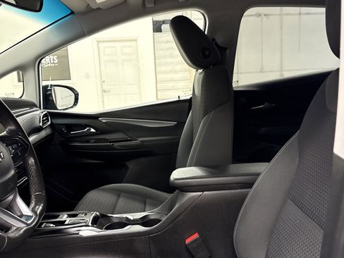 Used 2022 Chevrolet Bolt LT image 4