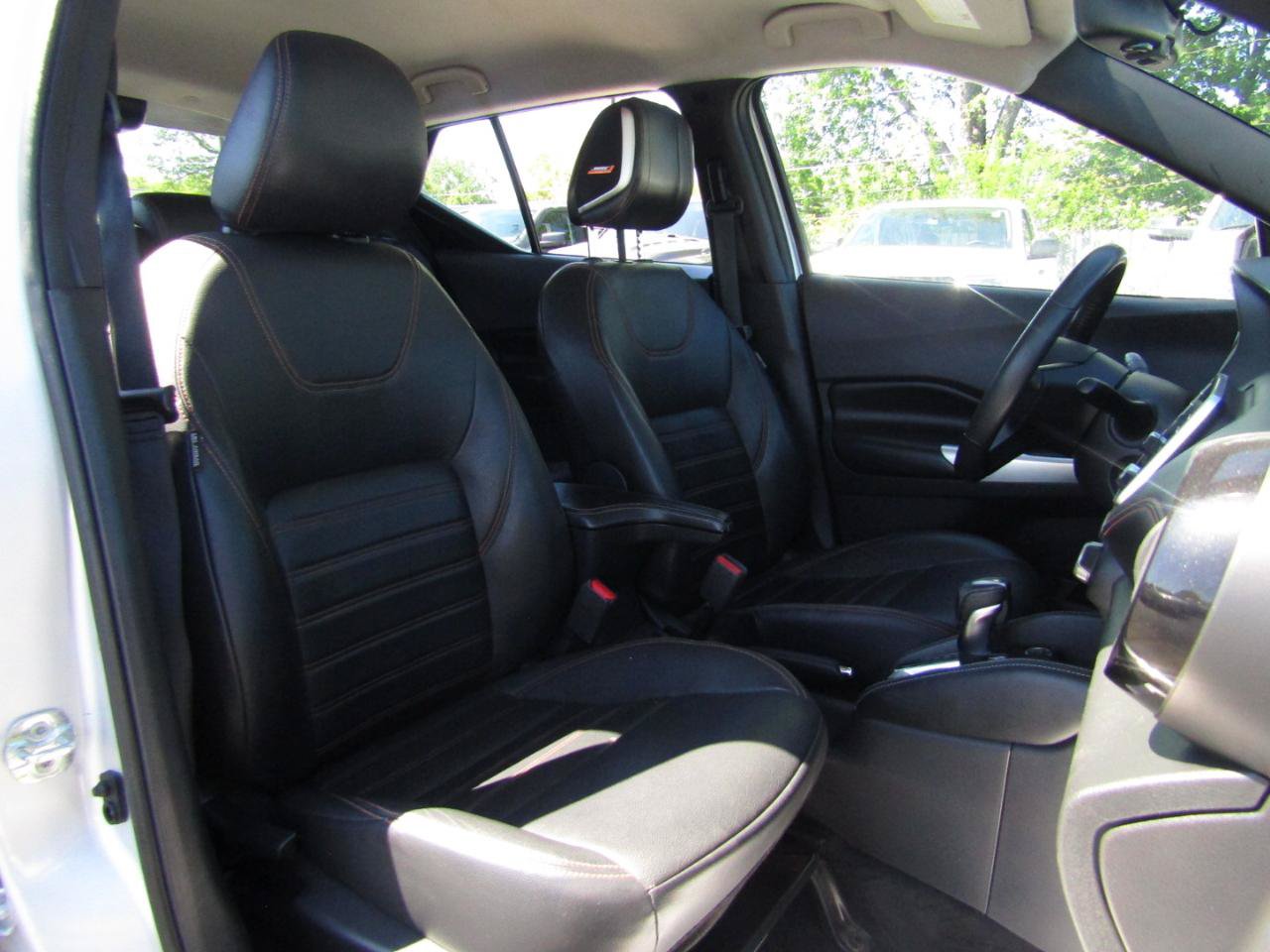 Used 2020 Nissan Kicks SR w/ SR Premium Package FWD image 23