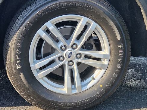 Used 2022 Ford Explorer XLT AWD/4WD image 4