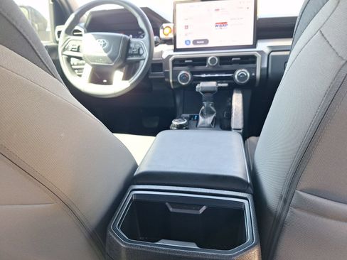 Used 2024 Toyota Tacoma TRD Off-Road AWD/4WD image 31