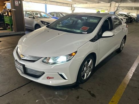 Used 2017 Chevrolet Volt LT w/ Comfort Package FWD image 4