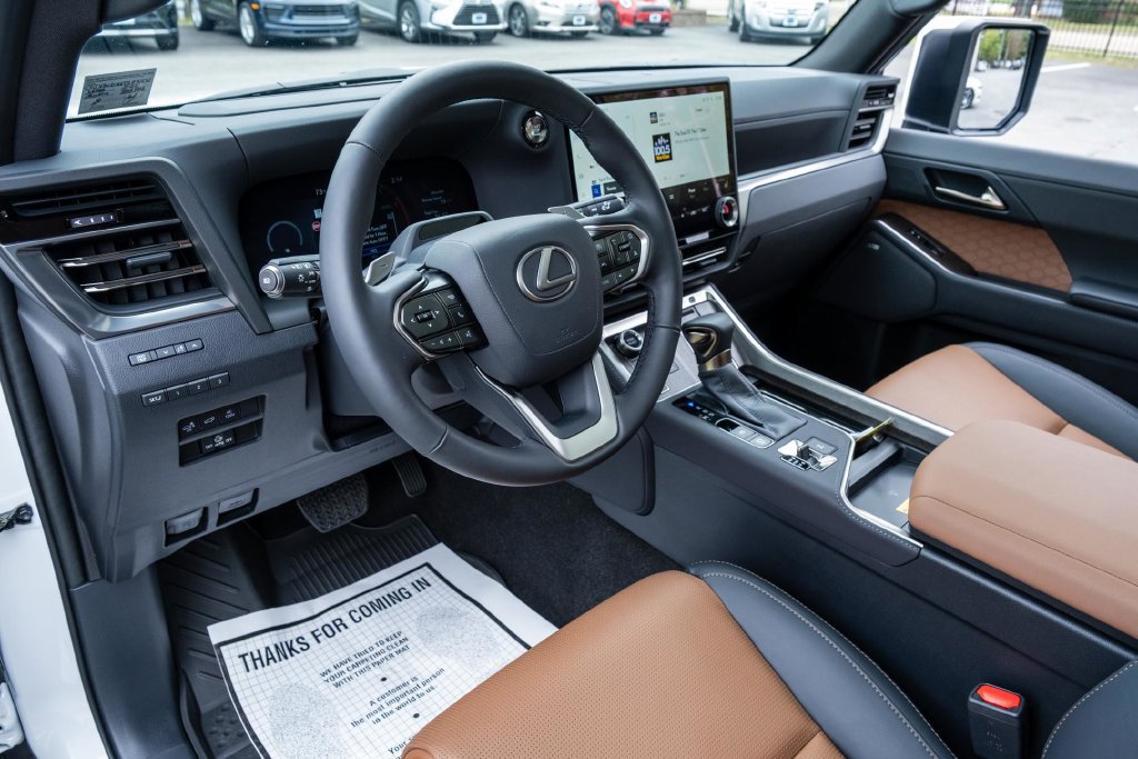 Used 2026 Lexus GX 550 w/ Accessory Package (2T) AWD/4WD image 21