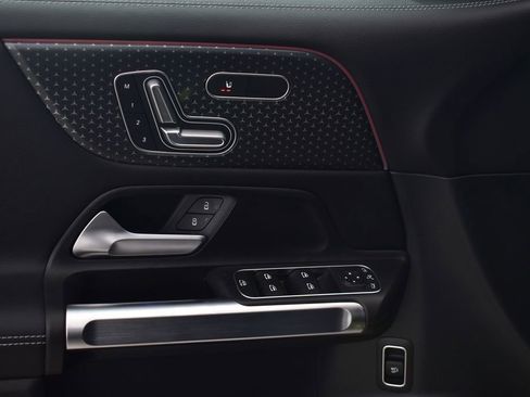 Certified 2025 Mercedes-Benz GLB 250 4MATIC image 12