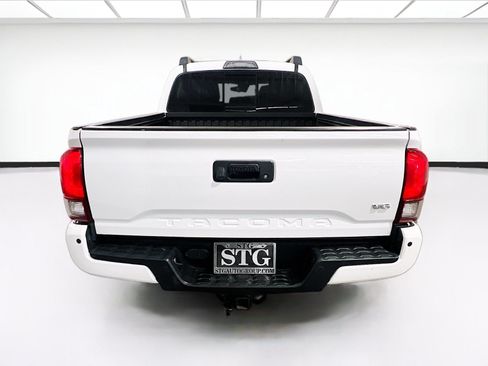 Used 2018 Toyota Tacoma TRD Off-Road w/ Technology Package AWD/4WD image 5