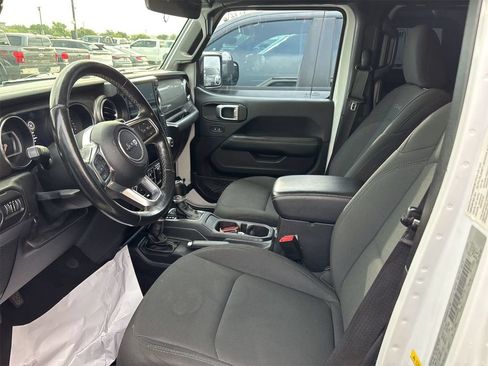 Used 2019 Jeep Wrangler Unlimited Sahara w/ Uconnect 4C Nav & Sound Group AWD/4WD image 10