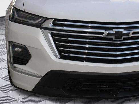 Used 2023 Chevrolet Traverse Premier image 11